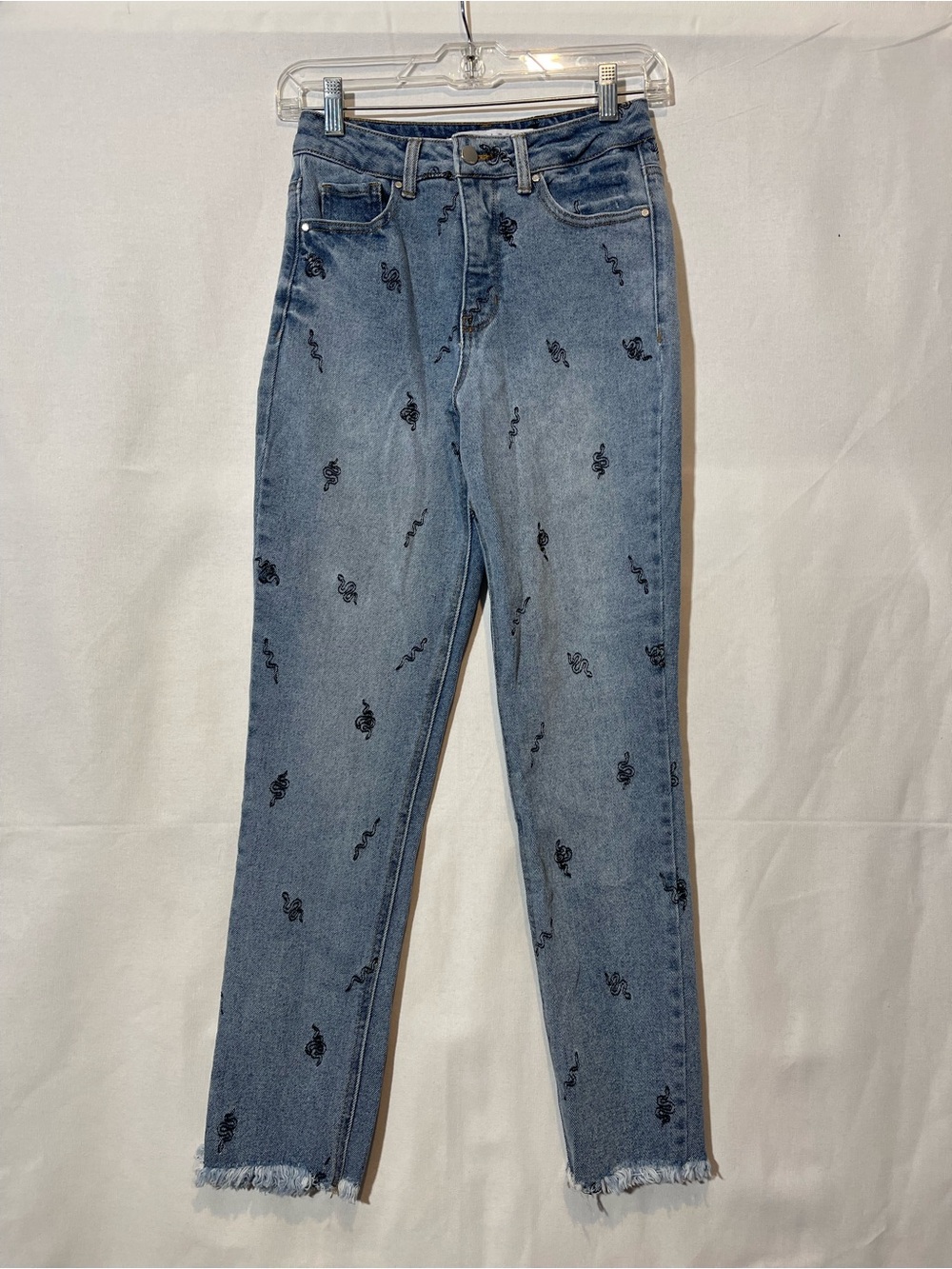 Tinseltown Serpent Embroidered High Waist Mom Jeans Frayed Hem